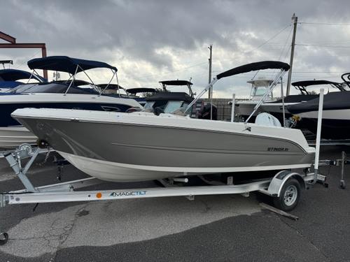 2023 Stingray 172 SC