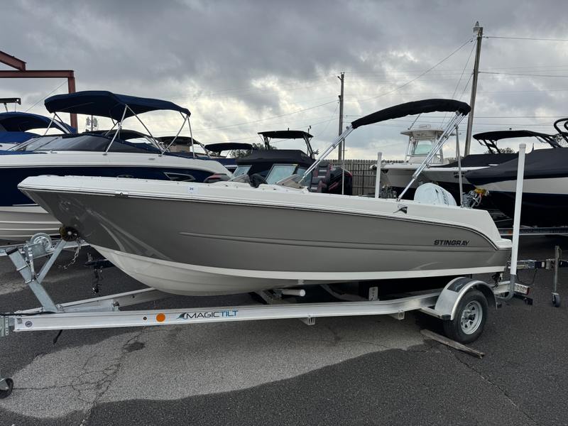 2023 Stingray 172 SC