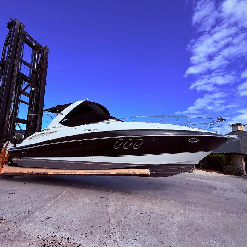 2009 Cruisers Yachts 330 Express