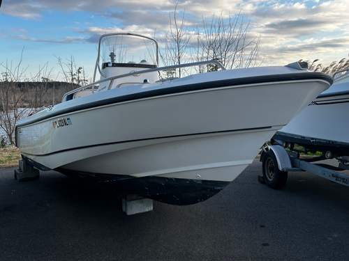 2006 Boston Whaler 210 Outrage