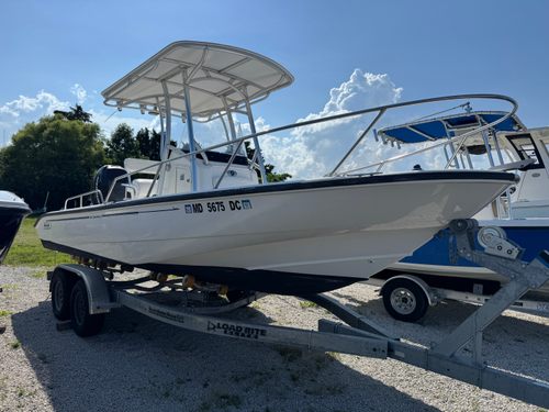 2006 Boston Whaler 220 Dauntless